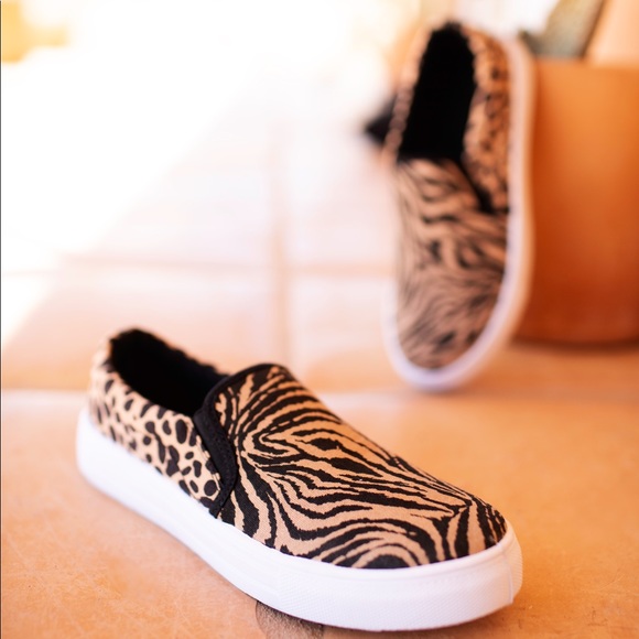 ❤️HP! Tiger & Leopard Sneakers - Picture 2 of 8